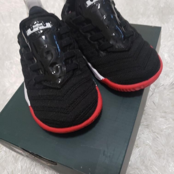 Nike Lebron 16 "Red Carpet" toddler shoes - Picture 6 of 7